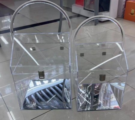 صندوق اكريلك ع شكل حقيبه والارضيه مرايه