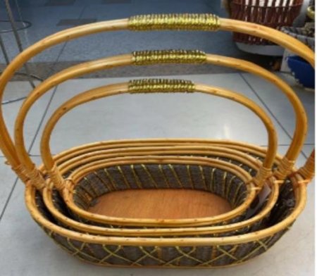 صواني منسوجة بتصميم أنيق وطابع طبيعي، مناسبة لترتيب الهدايا وتقديمها بشكل مرتب