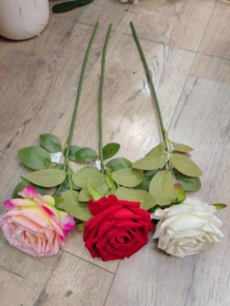 ورد اصطناعي عدة الوان