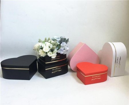 صندوق ع شكل قلب ثلاث قطع